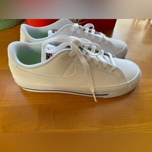 Nike Court Legacy size 8